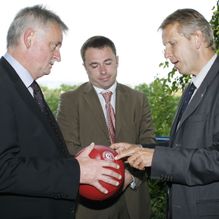 Besuch des polnischen Sportministers M. Drzewiecki beim Sportstaatsekretär R. Lopatka, Bad Waltersdorf
